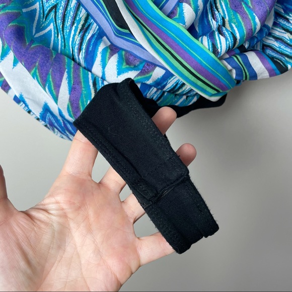 Bebe 2000s 100% Silk Striped Zig Zag Chevron Asymmetrical Bodysuit Blouse - Picture 10 of 12